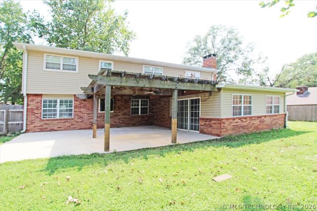 2408 Chapel Hill Court, Bartlesville, OK 74006