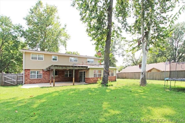 2408 Chapel Hill Court, Bartlesville, OK 74006