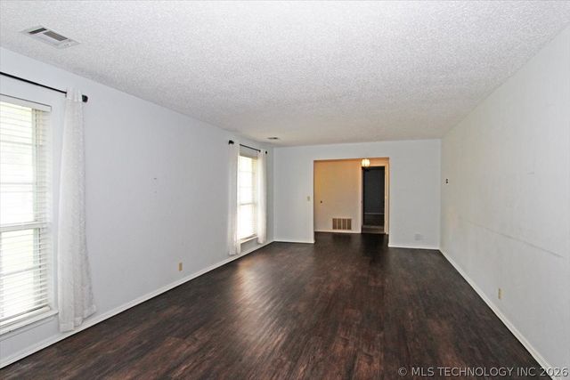 2408 Chapel Hill Court, Bartlesville, OK 74006