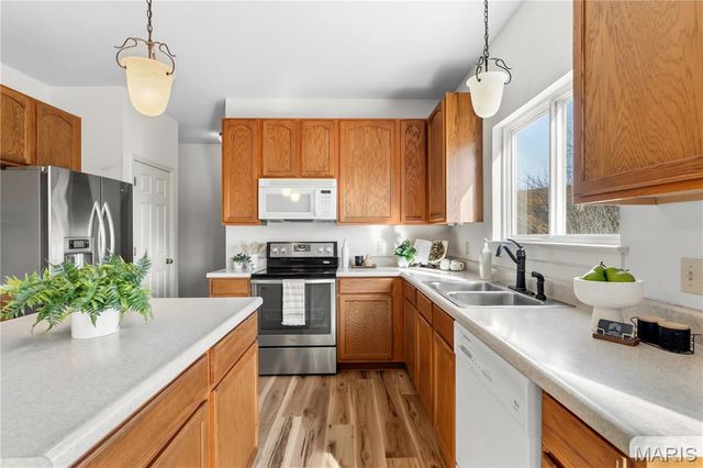 3908 Jost Farm Way, Florissant, MO 63034