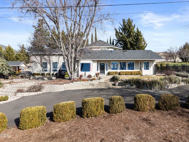 4935 Cherry Lane, Medford, OR 97504