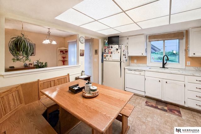 12140 Burdette Circle, Omaha, NE 68164