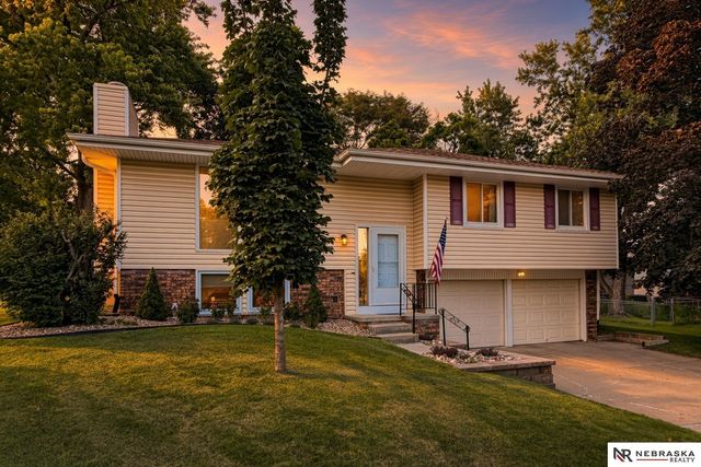 12140 Burdette Circle, Omaha, NE 68164