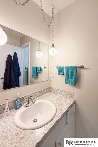 12140 Burdette Circle, Omaha, NE 68164