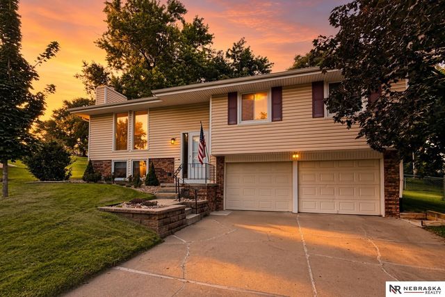 12140 Burdette Circle, Omaha, NE 68164