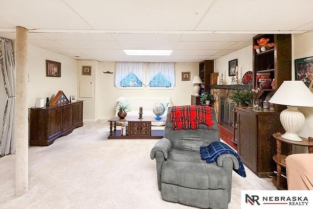 12140 Burdette Circle, Omaha, NE 68164
