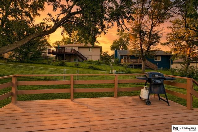 12140 Burdette Circle, Omaha, NE 68164