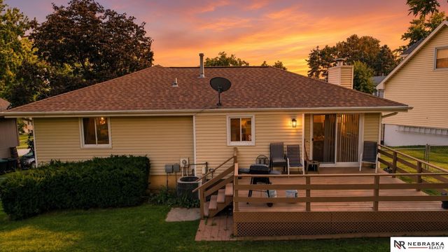 12140 Burdette Circle, Omaha, NE 68164