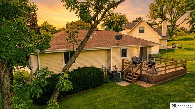 12140 Burdette Circle, Omaha, NE 68164