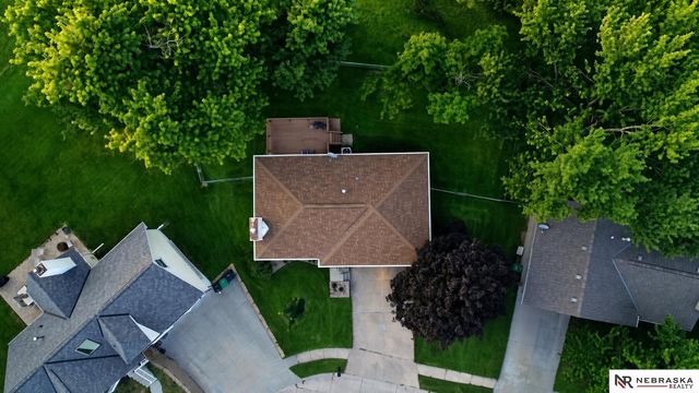 12140 Burdette Circle, Omaha, NE 68164