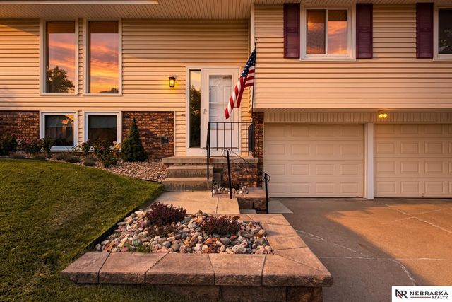 12140 Burdette Circle, Omaha, NE 68164