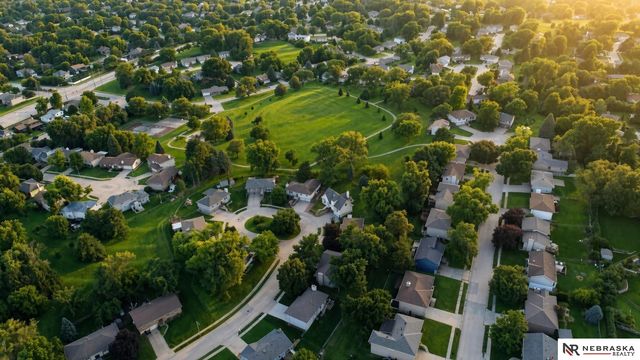 12140 Burdette Circle, Omaha, NE 68164