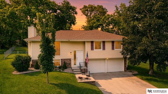 12140 Burdette Circle, Omaha, NE 68164