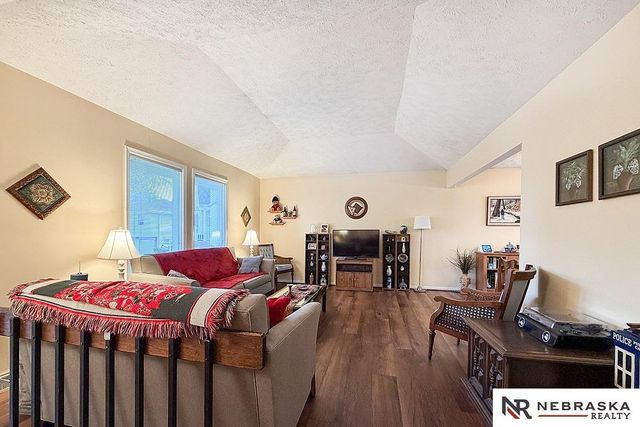 12140 Burdette Circle, Omaha, NE 68164