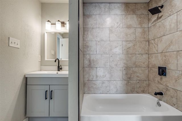 8725 Victorian Village Drive 8725, Houston, TX 77071