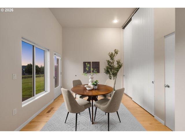 890 ROSEMONT Rd, West Linn, OR 97068