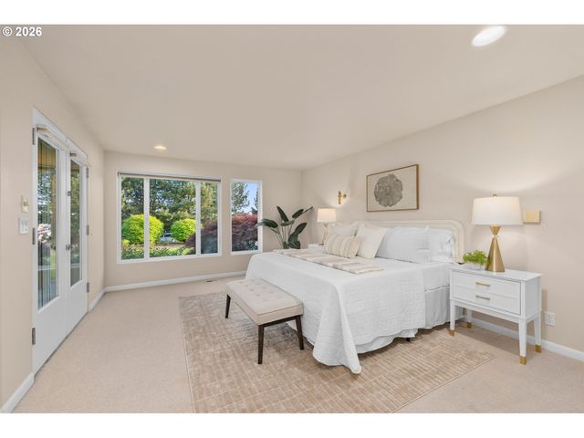 890 ROSEMONT Rd, West Linn, OR 97068