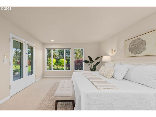 890 ROSEMONT Rd, West Linn, OR 97068