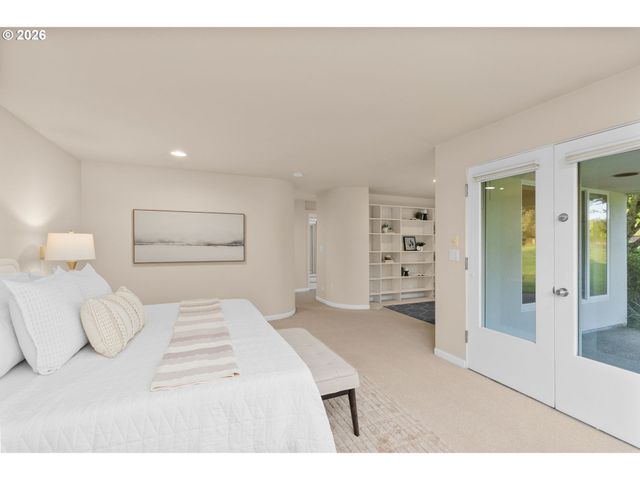 890 ROSEMONT Rd, West Linn, OR 97068