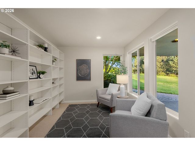 890 ROSEMONT Rd, West Linn, OR 97068