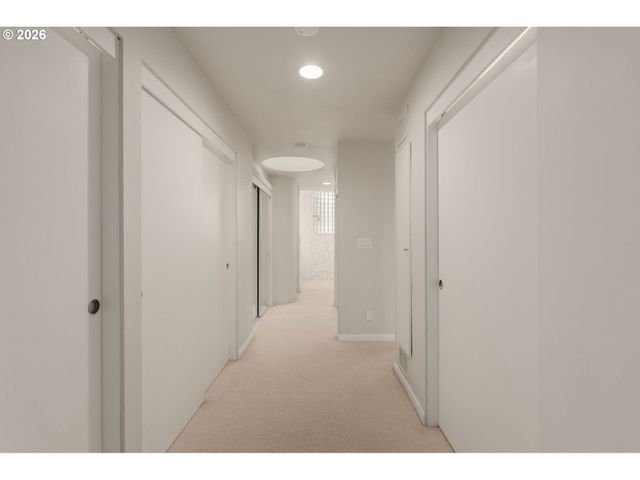 890 ROSEMONT Rd, West Linn, OR 97068