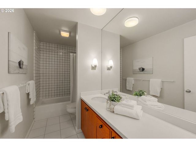 890 ROSEMONT Rd, West Linn, OR 97068