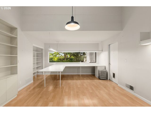890 ROSEMONT Rd, West Linn, OR 97068