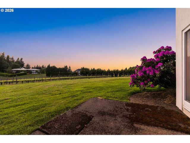 890 ROSEMONT Rd, West Linn, OR 97068
