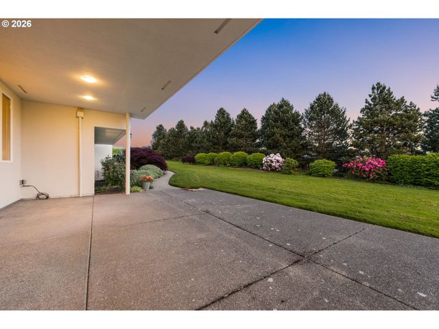 890 ROSEMONT Rd, West Linn, OR 97068