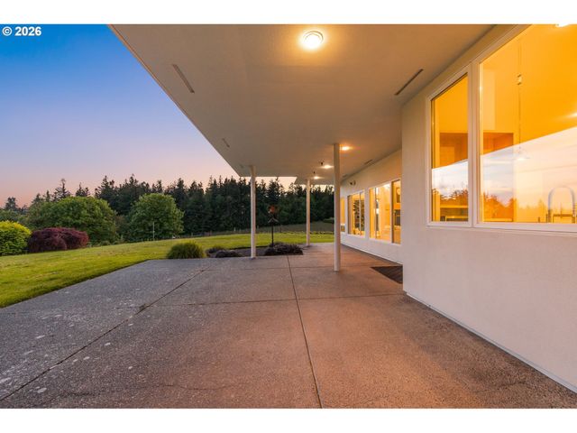 890 ROSEMONT Rd, West Linn, OR 97068