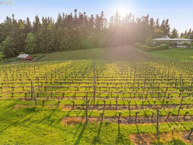 890 ROSEMONT Rd, West Linn, OR 97068