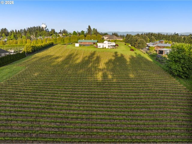 890 ROSEMONT Rd, West Linn, OR 97068