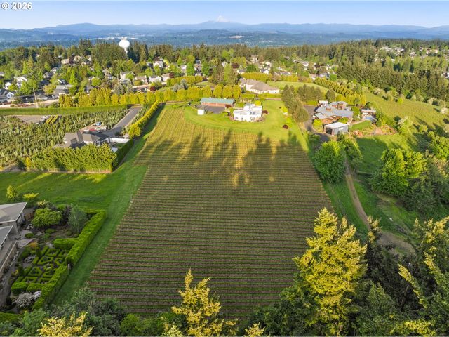 890 ROSEMONT Rd, West Linn, OR 97068