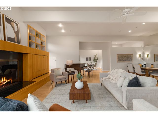 890 ROSEMONT Rd, West Linn, OR 97068