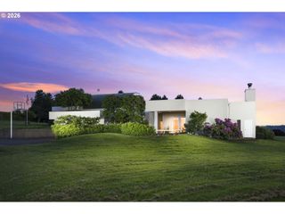 890 ROSEMONT Rd, West Linn, OR 97068
