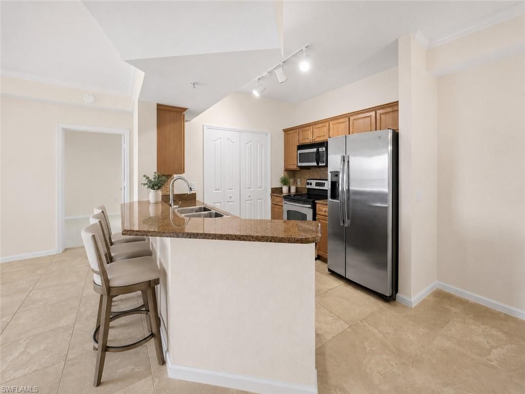 13000 Positano CIR 204, NAPLES, FL 34105 — photo 4