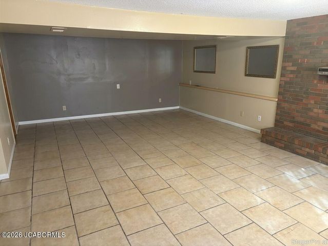 8101 N WADE SCHOOL ROAD, Columbia, MO 65202
