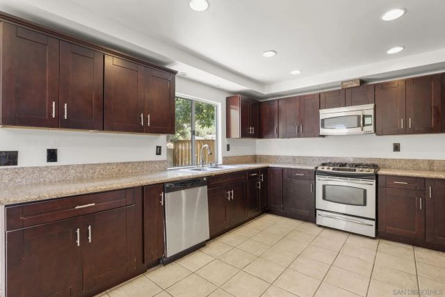 1280 Lancer Gln, Escondido, CA 92029