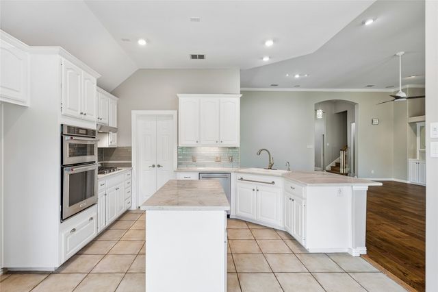 2233 Lakeway Drive, Keller, TX 76248