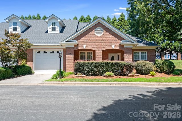 215 Knops Nob Road, Mooresville, NC 28115