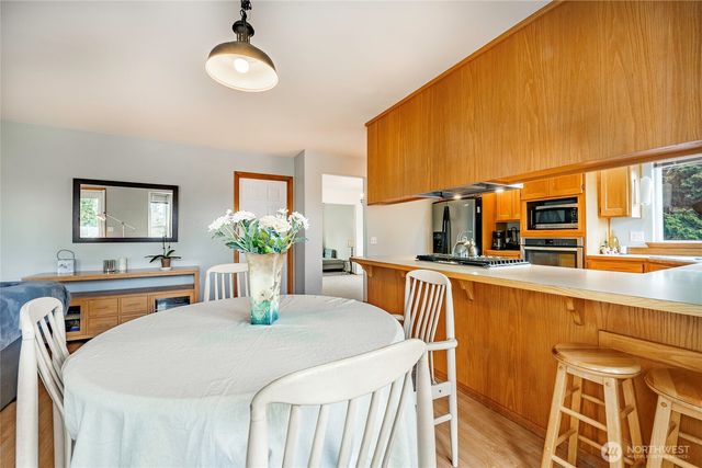 1959 Rhododendron Way, Bellingham, WA 98229