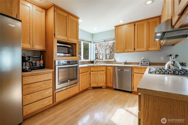 1959 Rhododendron Way, Bellingham, WA 98229