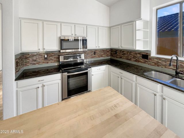 18184 W DESERT BLOSSOM Drive, Goodyear, AZ 85338