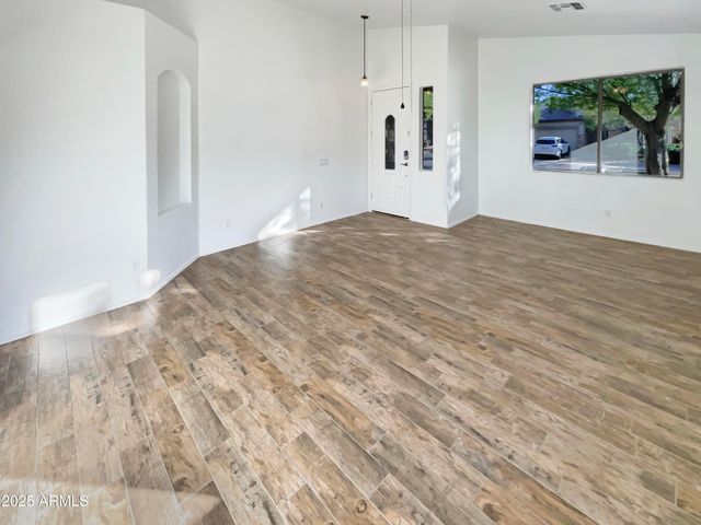 18184 W DESERT BLOSSOM Drive, Goodyear, AZ 85338