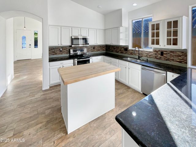 18184 W DESERT BLOSSOM Drive, Goodyear, AZ 85338