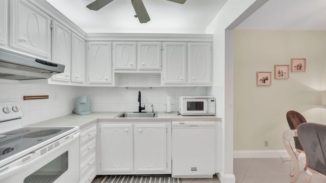 5640 SW 3rd Place 216, Margate, FL 33068