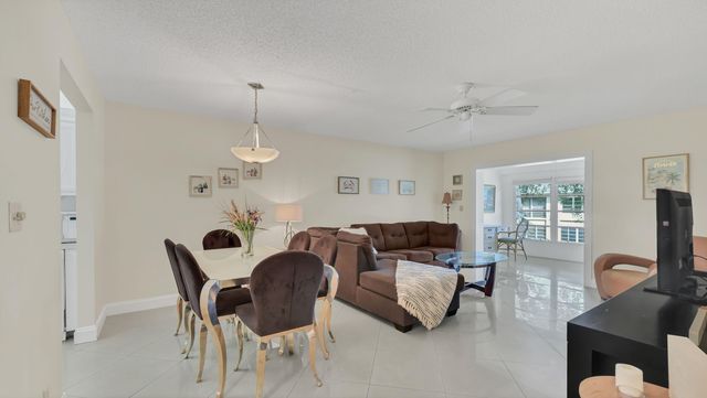 5640 SW 3rd Place 216, Margate, FL 33068