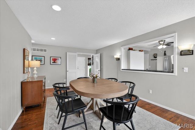 1430 Silverleaf Lane, St Louis, MO 63146