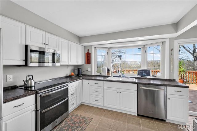 1430 Silverleaf Lane, St Louis, MO 63146