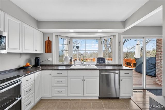 1430 Silverleaf Lane, St Louis, MO 63146